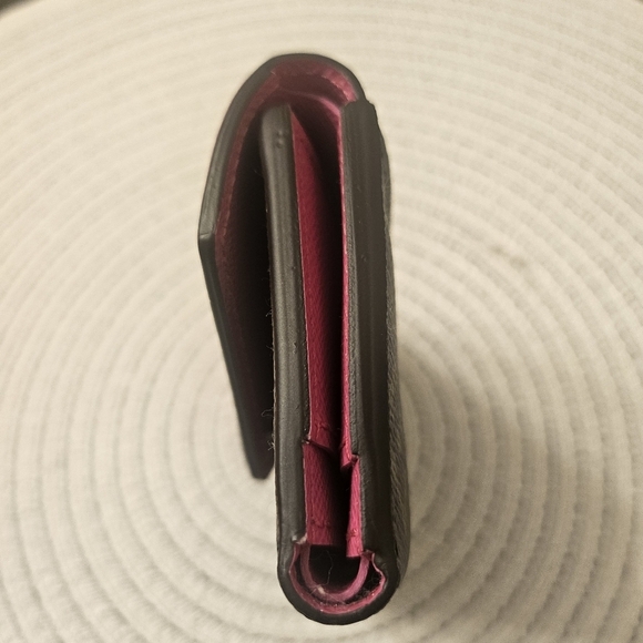 Louis Vuitton Zoe Wallet Monogram Canvas with Rare Bright Pink Flap – New, Full - Picture 5 of 10